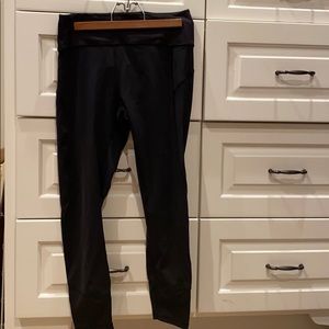 Lululemon black crop leggings